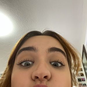 Meet your Posher, Claudia